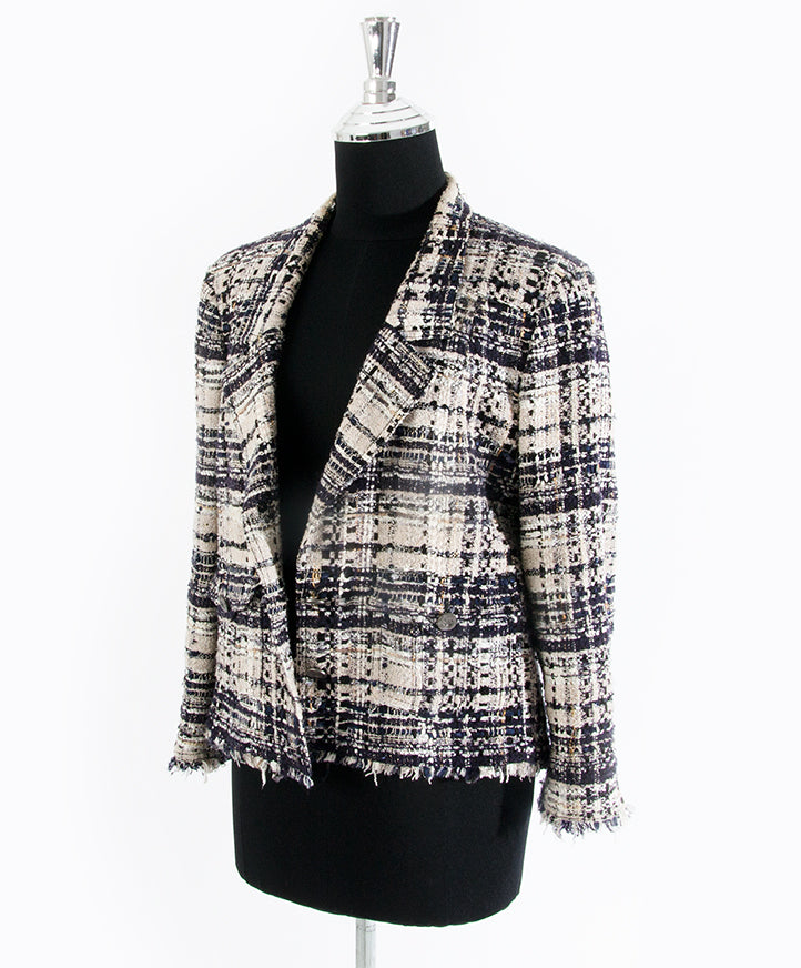 . Buy online or in the Labellov Boutique Antwerp, Belgium Chanel Boucle blazer