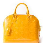 Louis Vuitton Alma Vernis Jaune Passion PM Authentiek labelLOV België Antwerpen luxe merken luxemerken luxetassen tassen ontwerpers designers mode veilig shoppen winkelen kopen tweedehands