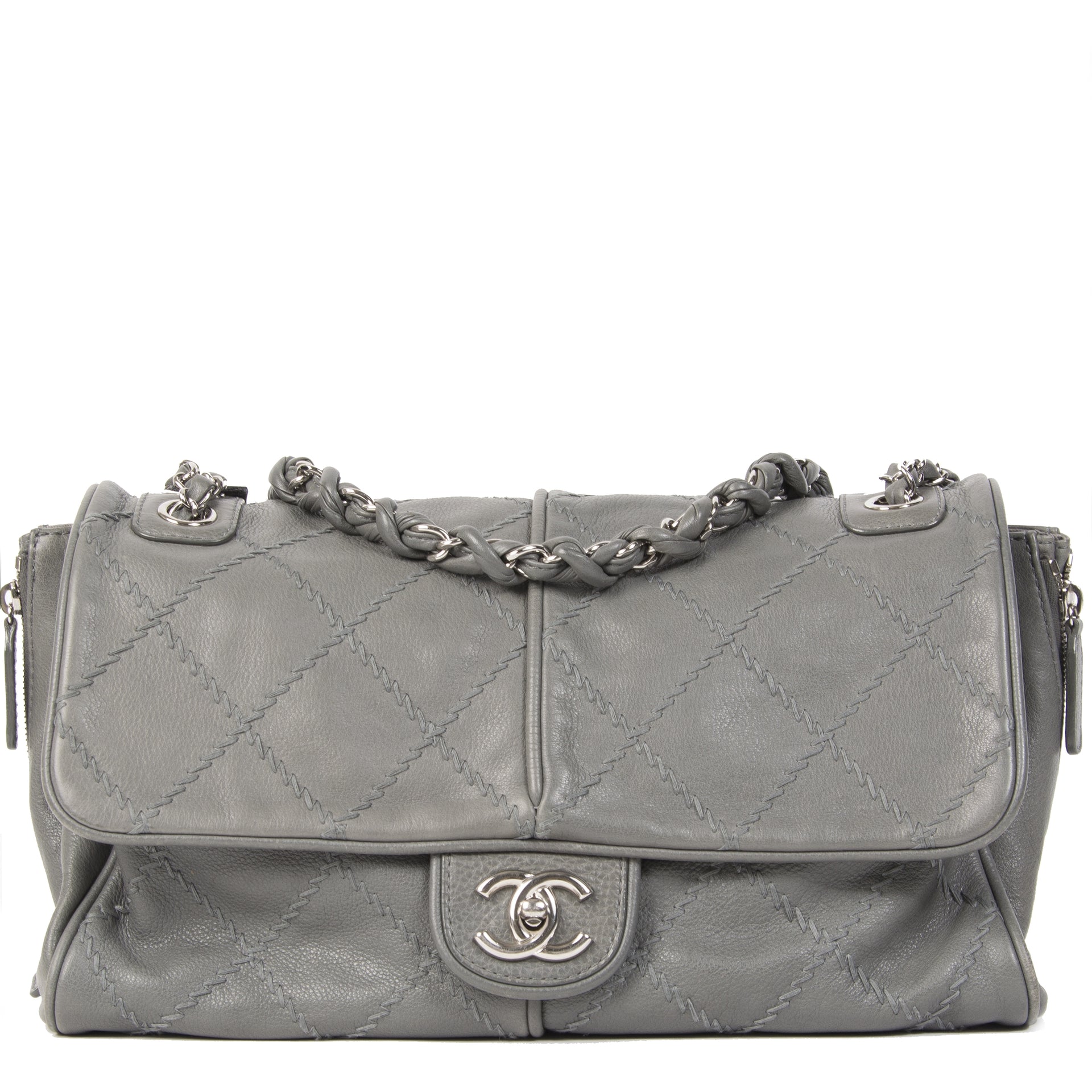 Sac bandoulière Chanel gris avec fermeture éclair, matelassé