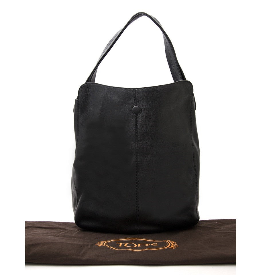Vintage Tod's black handbag for the best price at Labellov webshop. Safe and secure online shopping with 100% authenticity. Vintage Tod's noir sac à main pour le meilleur prix.