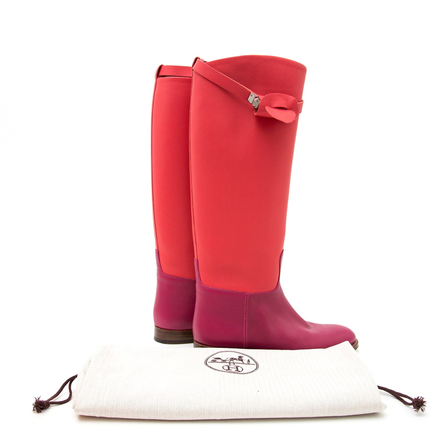 Second hand Hermès jumping boots for the best price at Labellov webshop. Safe and secure online shopping with 100% authenticity. Seconde main Hermès jumping bottes pour le meilleur prix.