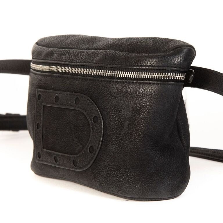 Buy auhtentic Delvaux Belt Bag at the right price at LabelLOV vintage webshop. Shop safe and secure online.