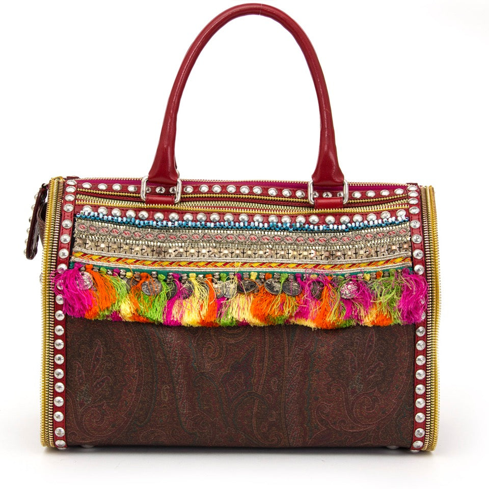 Authentieke Etro Embellished Top Handle handtas voor de juiste prijs bij LabelLOV vintage webshop. Etro Embellished Top Handle handtas. Veilig online winkelen. Luxe, vintage, mode. Antwerpen, België.