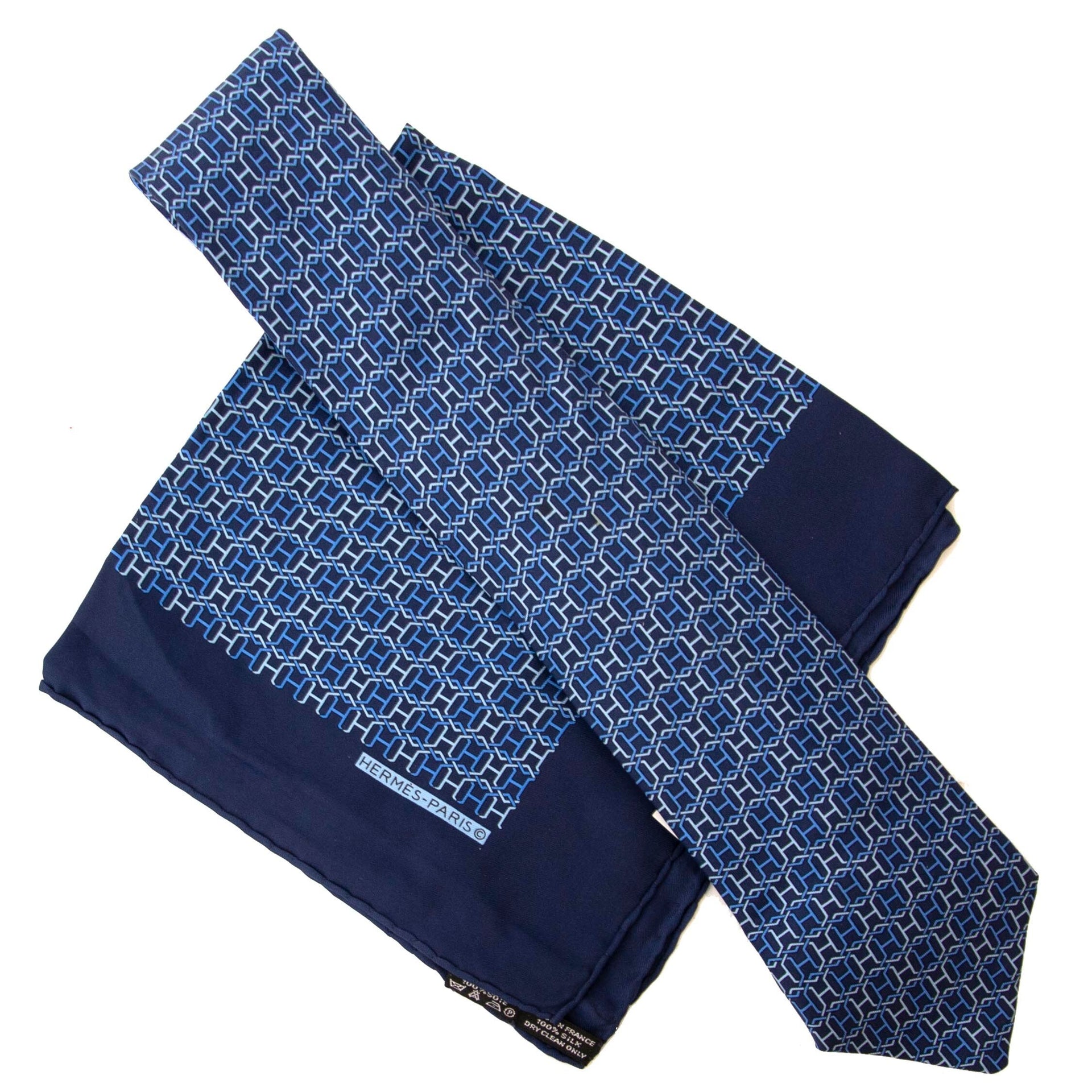 Hermès Tie Multicolor Blue with Matching Pochette - 100% Silk.