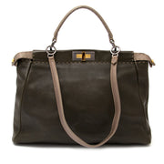 Authentieke Vintage Fendi Khaki Peekaboo satchel en strap voor juiste prijs bij LabelLOV vintage webshop. second hand vintage Vintage Fendi Khaki Peekaboo Satchel with strap. Veilig online winkelen. Luxe, vintage, mode. Antwerpen, België.
