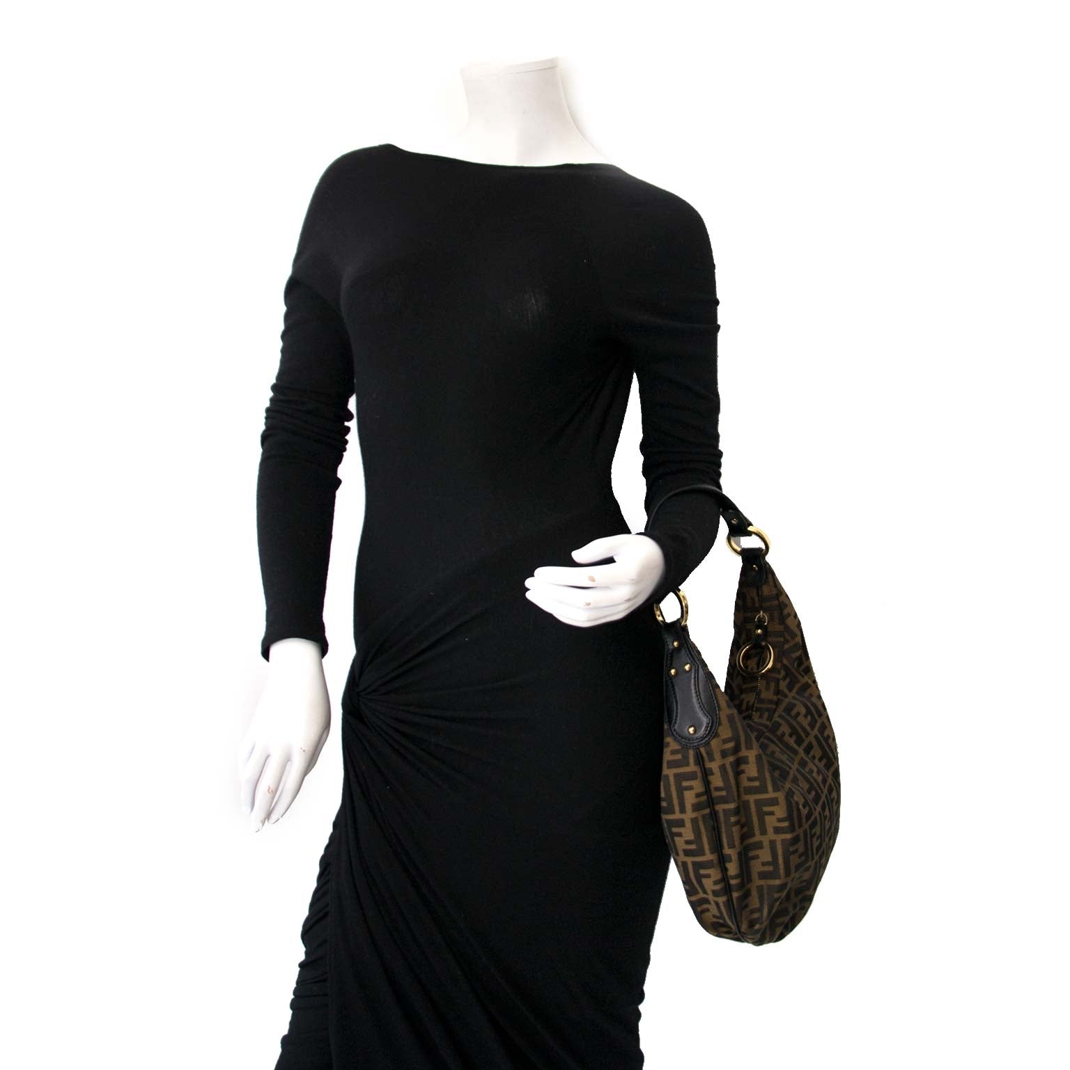 Fendi Tobacco Hobo FF Zucca Bag Buy authentic designer Chanel secondhand bags at Labellov at the best price. Safe and secure shopping. Koop tweedehands authentieke Chanel tassen bij designer webwinkel labellov.