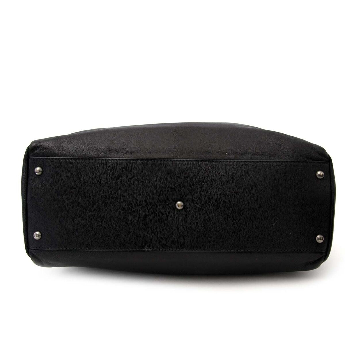 Compra una cartera Fendi Peekaboo en negro de cuero muy en moda para el precio correcto en LabelLOV.