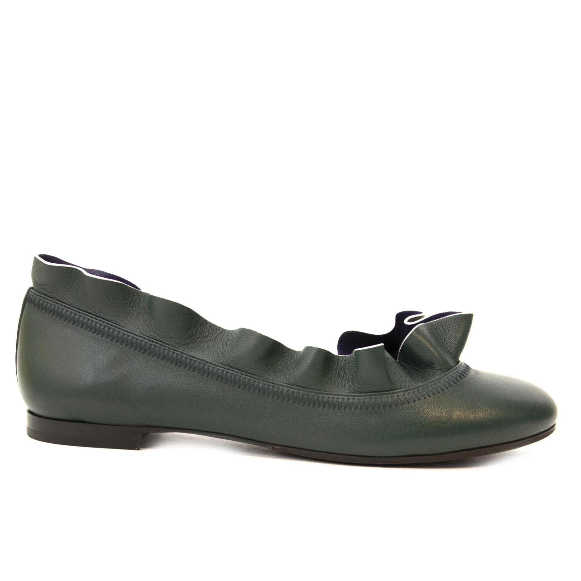 Buy authentic Fendi shoes at the right price at LabelLOV vintage webshop.