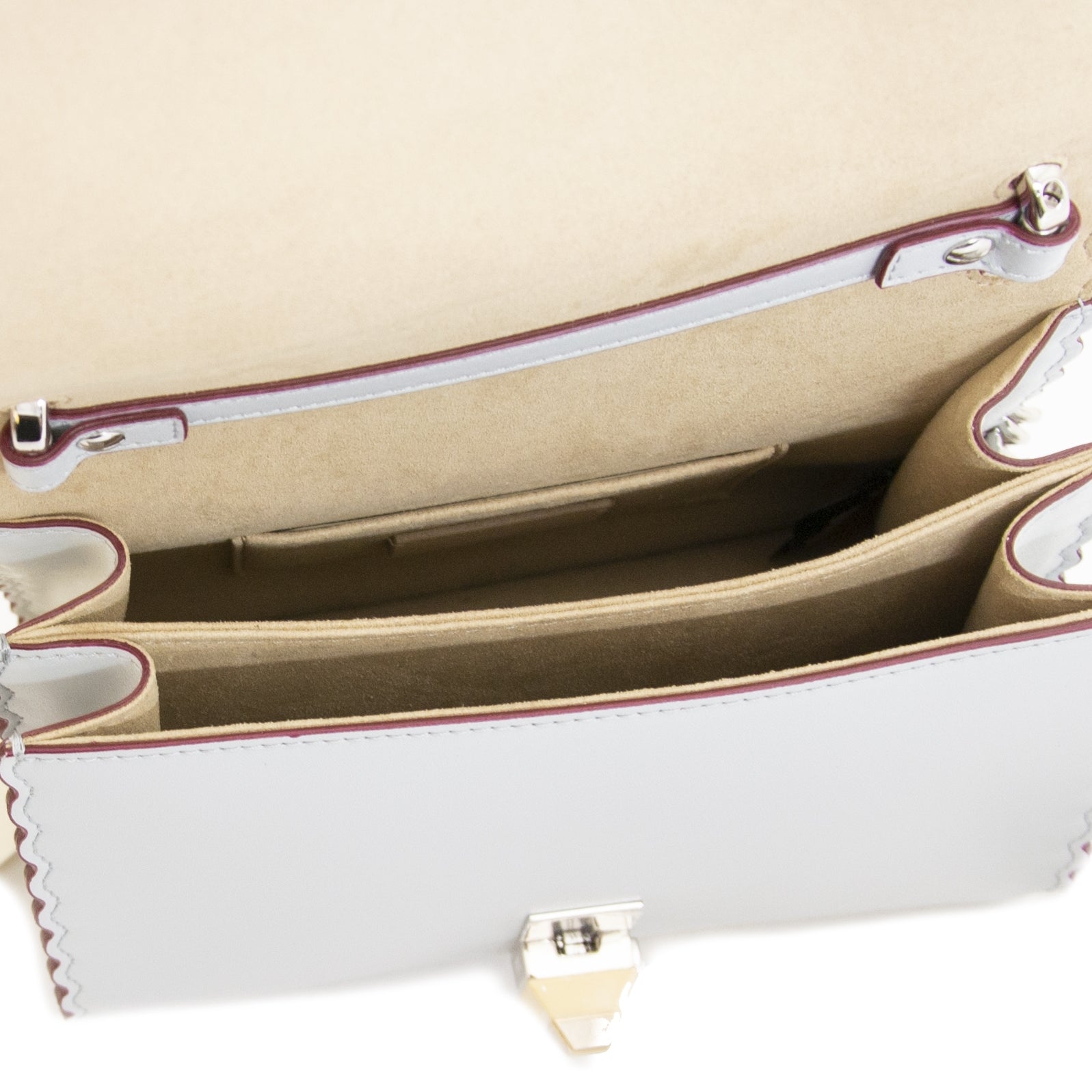 Fendi Small Kan I Pearl Grey Leather Crossbody Bag. Buy authentic secondhand Fendi crossbody bags now at Labellov vintage webshop for the lowest price. Koop authentieke tweedehands Fendi crossbody tassen bij labellov vintage mode webshop.