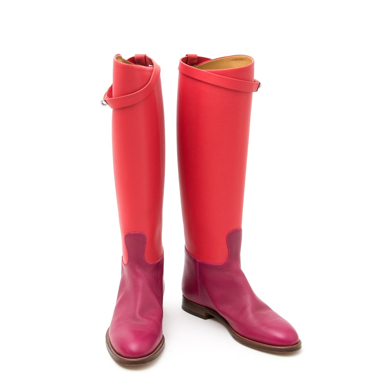 Vintage Hermès bicoloré red - pink jumping boots for the best price at Labellov webshop. Safe and secure online shopping with 100% authenticity. Vintage Hermès bicoloré rouge - rose jumping bottes pour le meilleur prix.