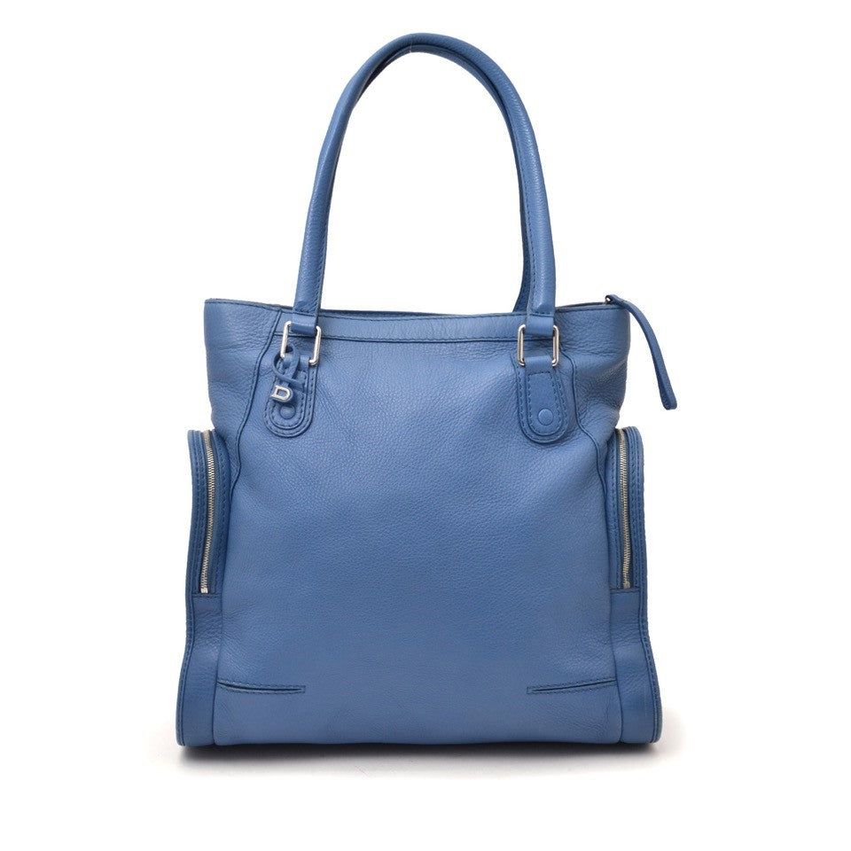 Vintage Delvaux blue tote bag for the best price at Labellov webshop. Safe and secure online shopping with 100% authenticity. Vintage Delvaux bleu sac à main pour le meilleur prix.
