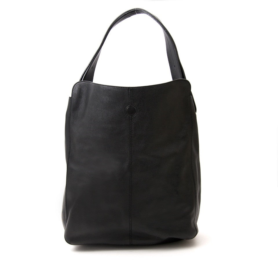 Vintage Tod's handbag for the best price at Labellov webshop. Safe and secure online shopping with 100% authenticity. Vintage Tod's sac à main pour le meilleur prix.