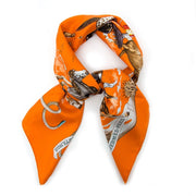 Vintage Hermès carré scarf for the best price at Labellov webshop. Safe and secure online shopping with 100% authenticity. Vintage Hermès Carré foulard pour le meilleur prix.