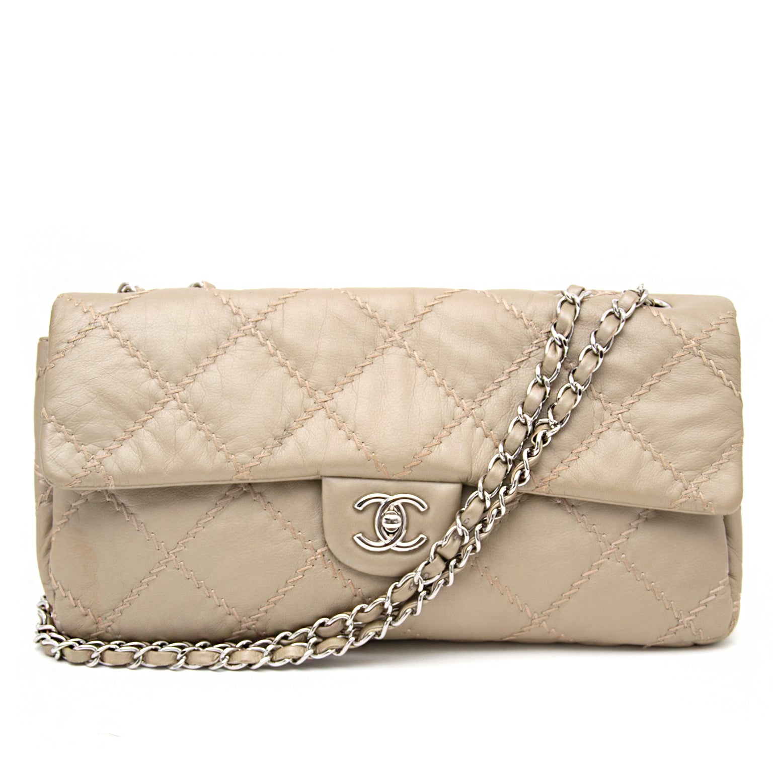Buy Vintage Chanel Gold East West Ultra Stitch Flap bag at the right price at LabelLOV vintage webshop. Luxe, vintage, fashion. Safe and secure online shopping. Antwerp, Belgium.