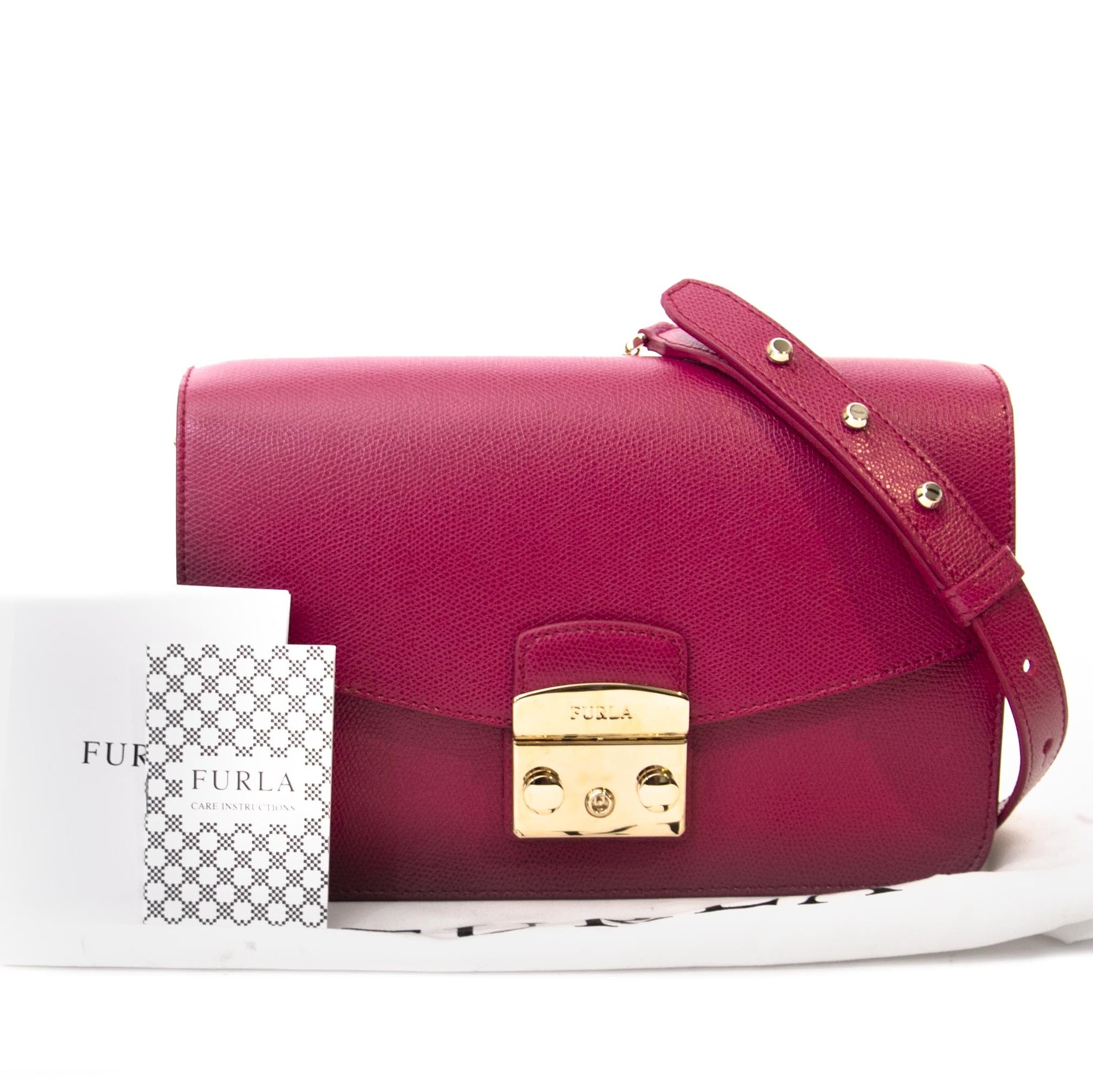 Koop tweedehands Furla schoudertas aan de juiste prijs bij LabelLOV vintage webshop