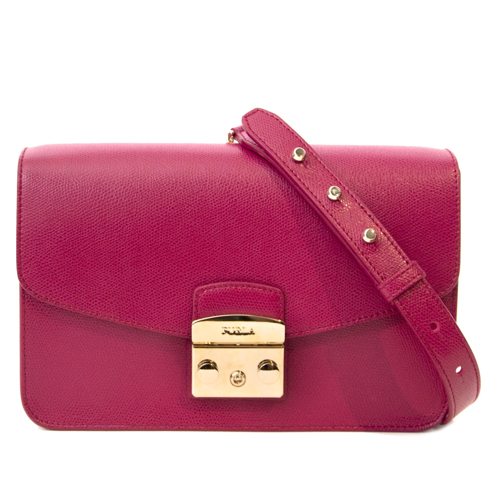 Buy Authentic Furla shoulder bag at the right price at LabelLOV vintage webshop