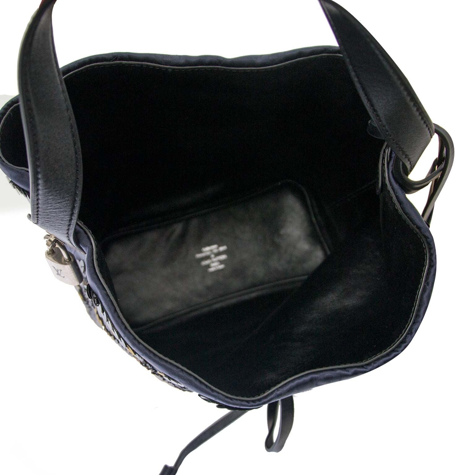 achetez Louis Vuitton Spotlight Monogram Graffiti Dark Blue GM Sequin By Stephen Sprouse payer en toute sécurité en ligne