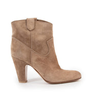 Buy an authentic second hand pair of Gianvito Rossi Beige Suede Boots - Size 41 as new at Labellov
