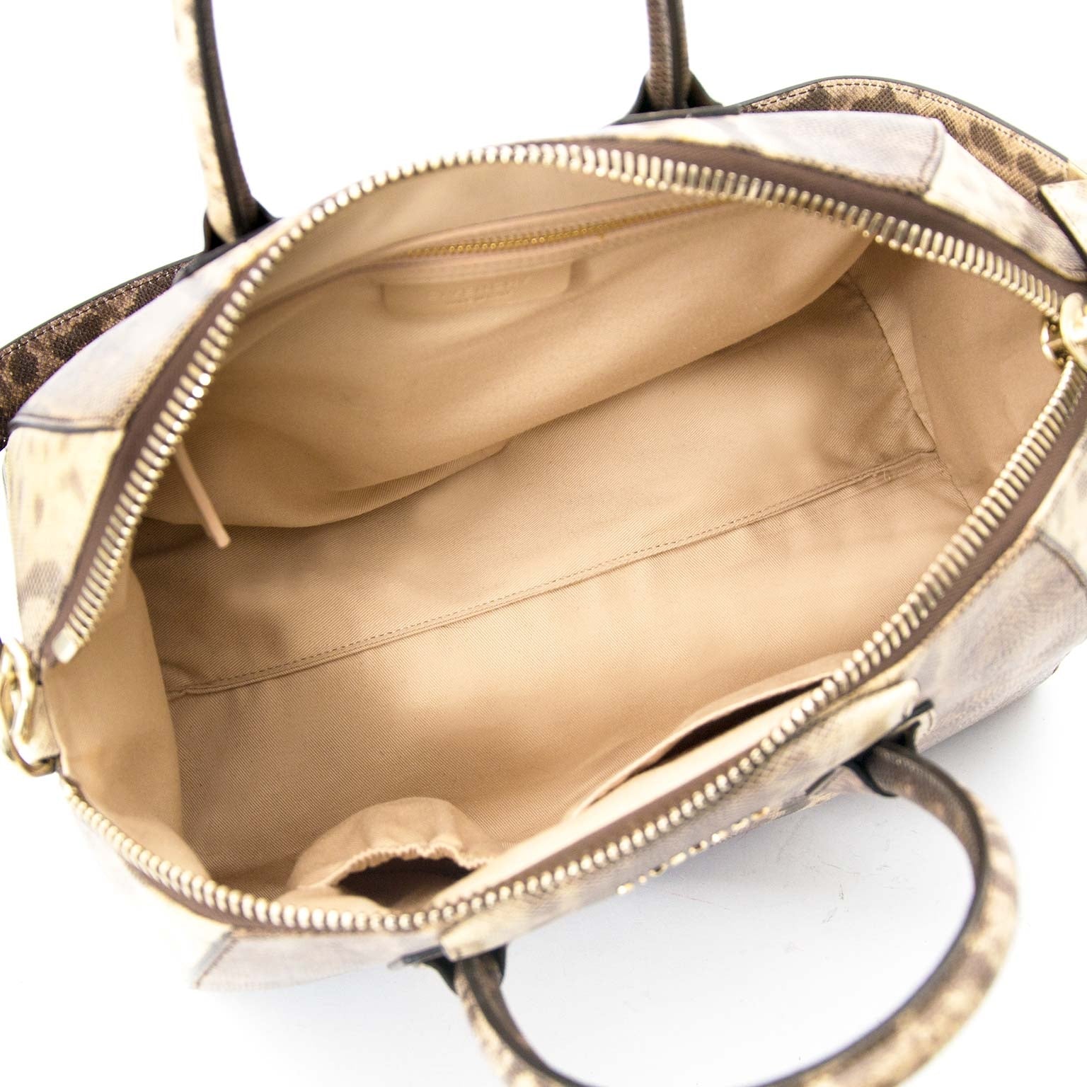 Koop je Givenchy tweedehands handtas bij Labellov te Antwerpen