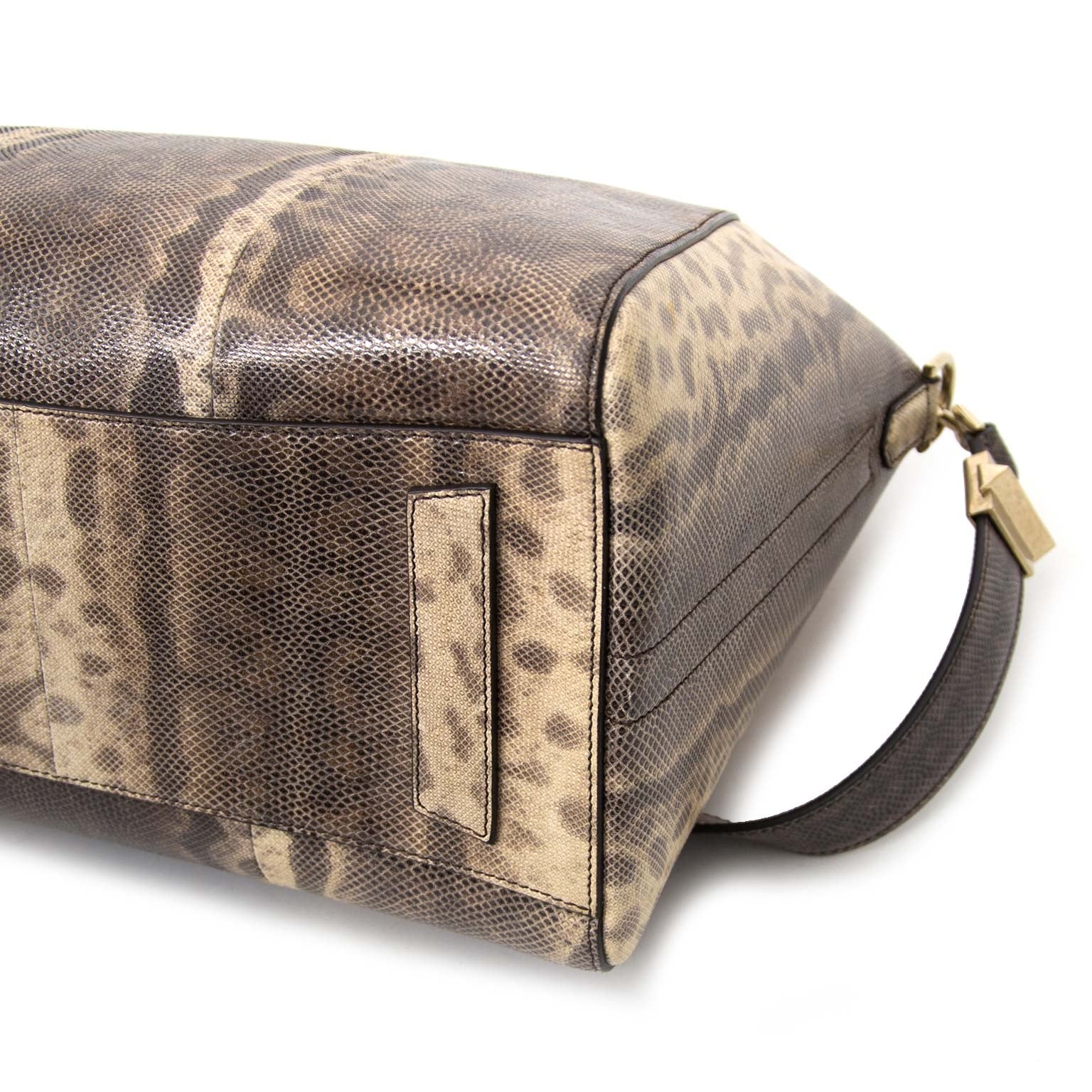 Buy your Givenchy Bag at Labellov, online vintage webshop.