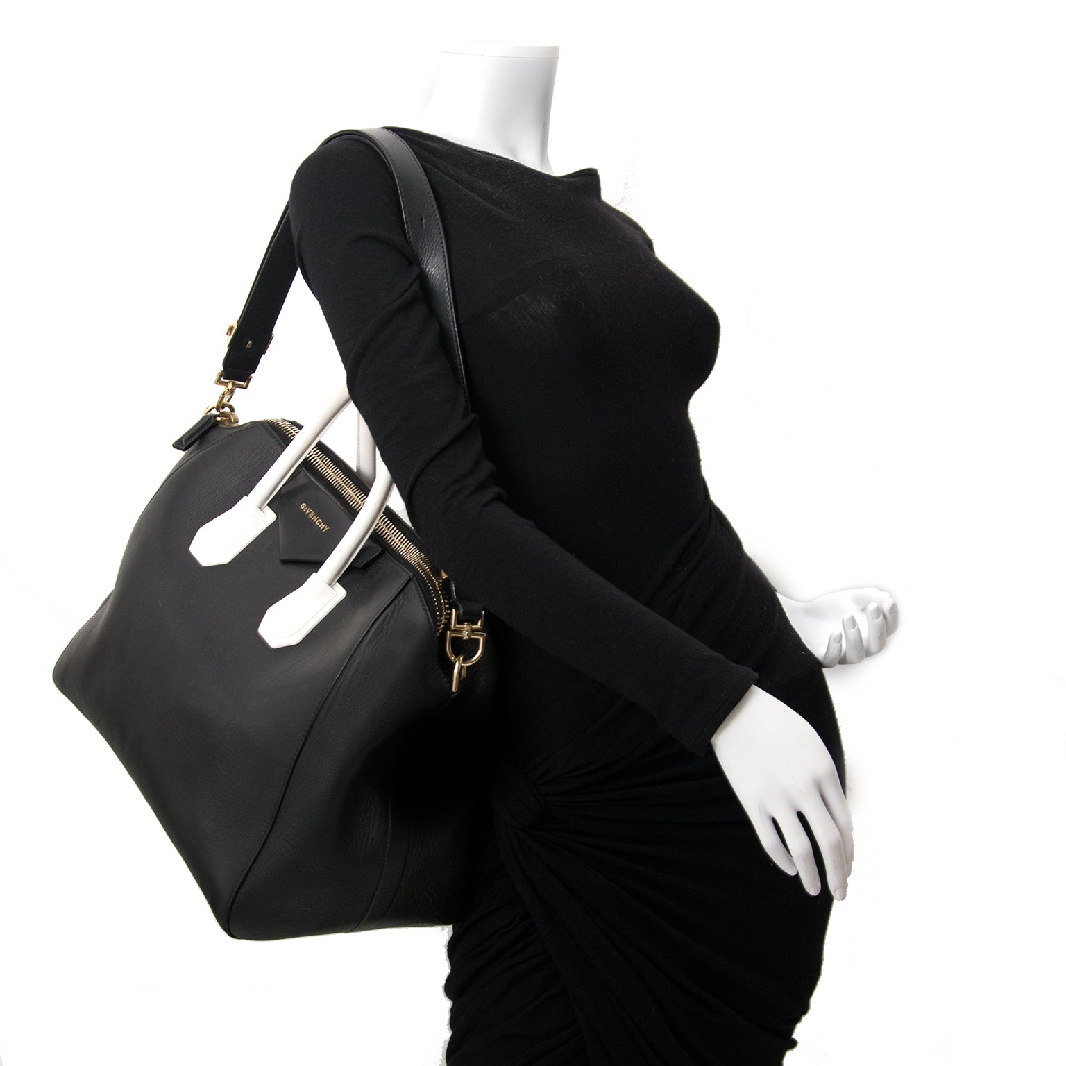 Koop uw Givenchy Medium Antigona Black And White Leather Bag aan de beste prijs