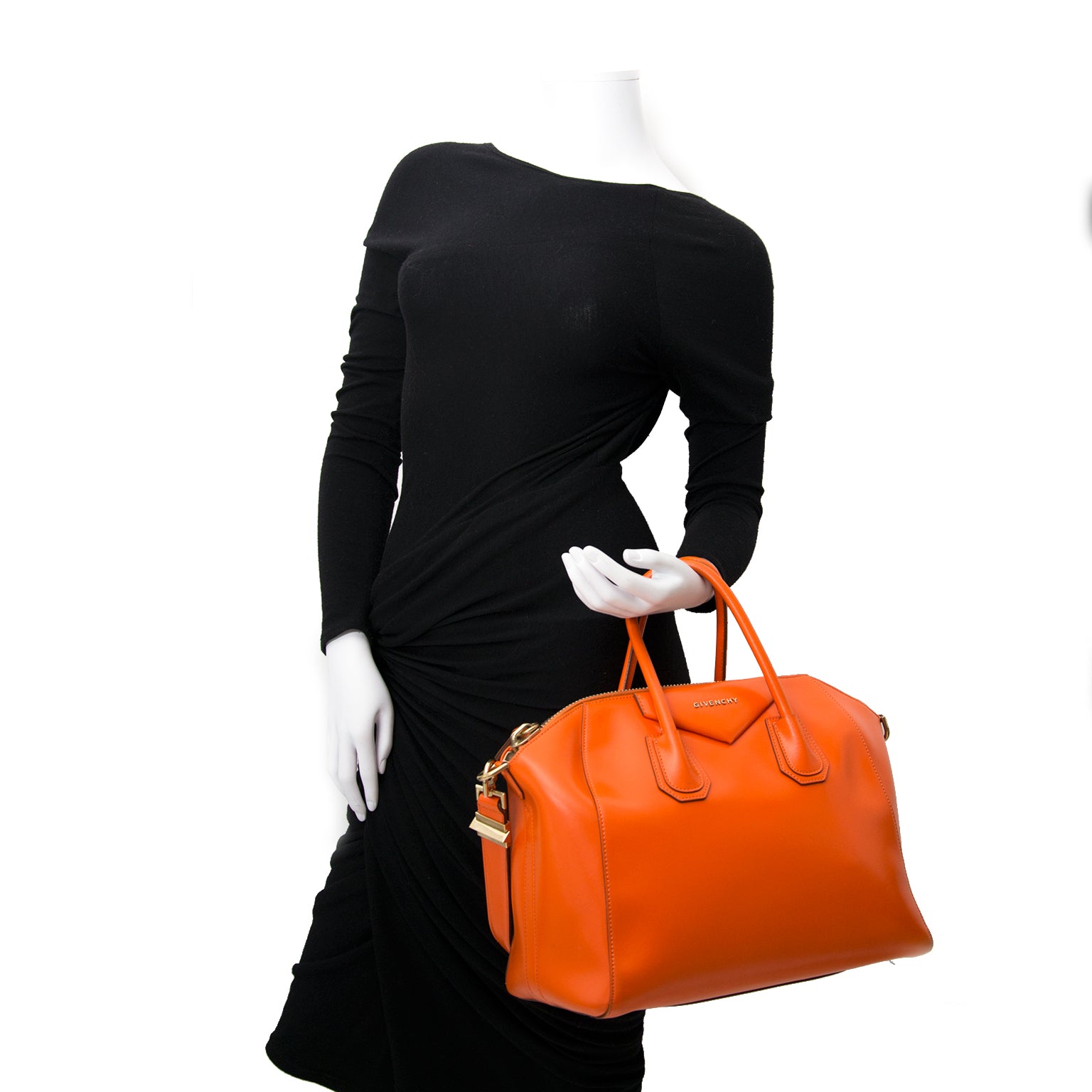 Koop veilig uw designer handtassen online bij Labellov.com tegen de beste prijs