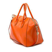 op zoek naar een designer handtas? Koop Givenchy Medium Orange Antigona Leather Bag aan de beste prijs
