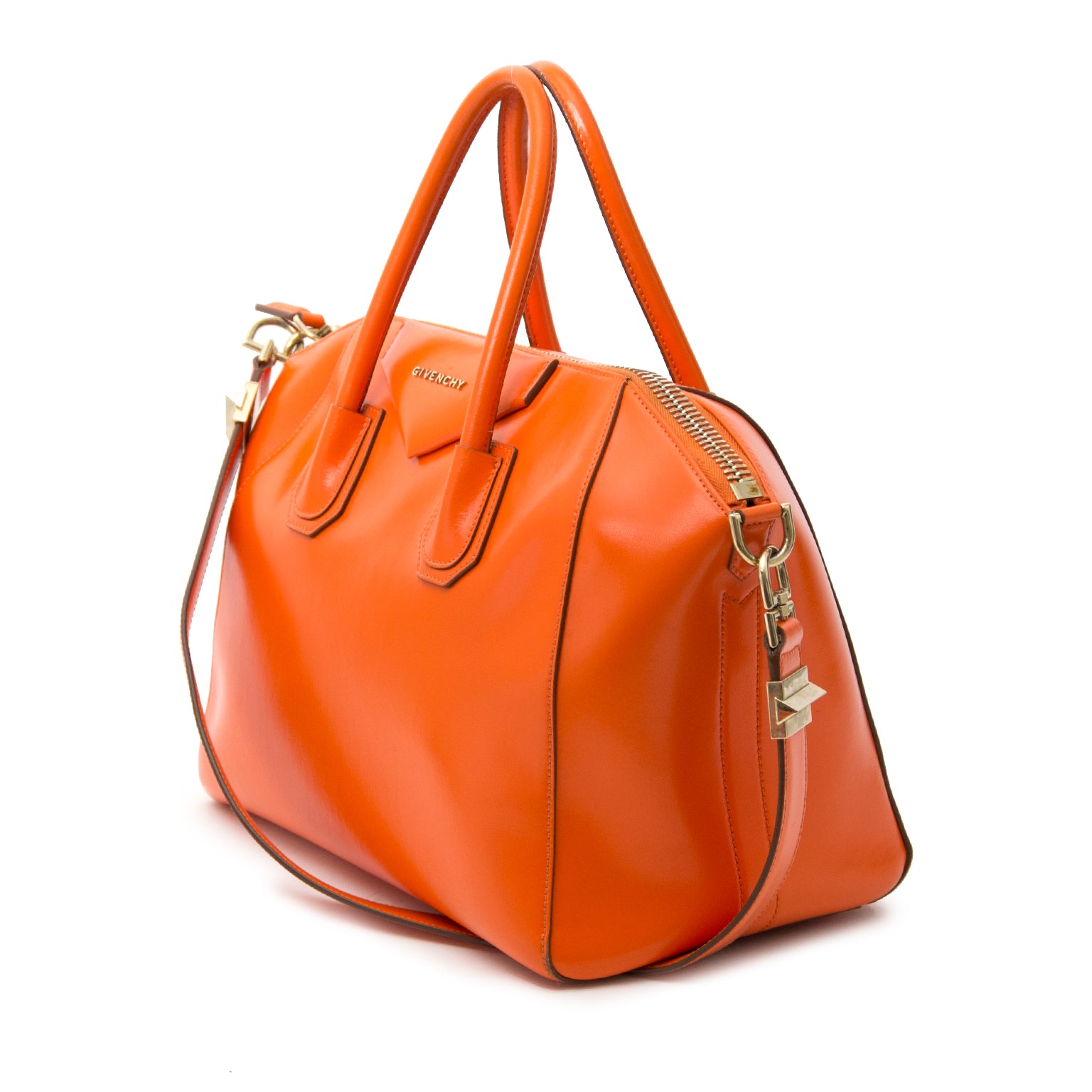 op zoek naar een designer handtas? Koop Givenchy Medium Orange Antigona Leather Bag aan de beste prijs