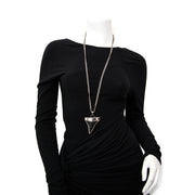 Authentieke Givenchy Haaientand ketting nu zonder risico verkrijgbaar in de Labellov showroom in Antwerpen, België aan de beste prijs in 2017.