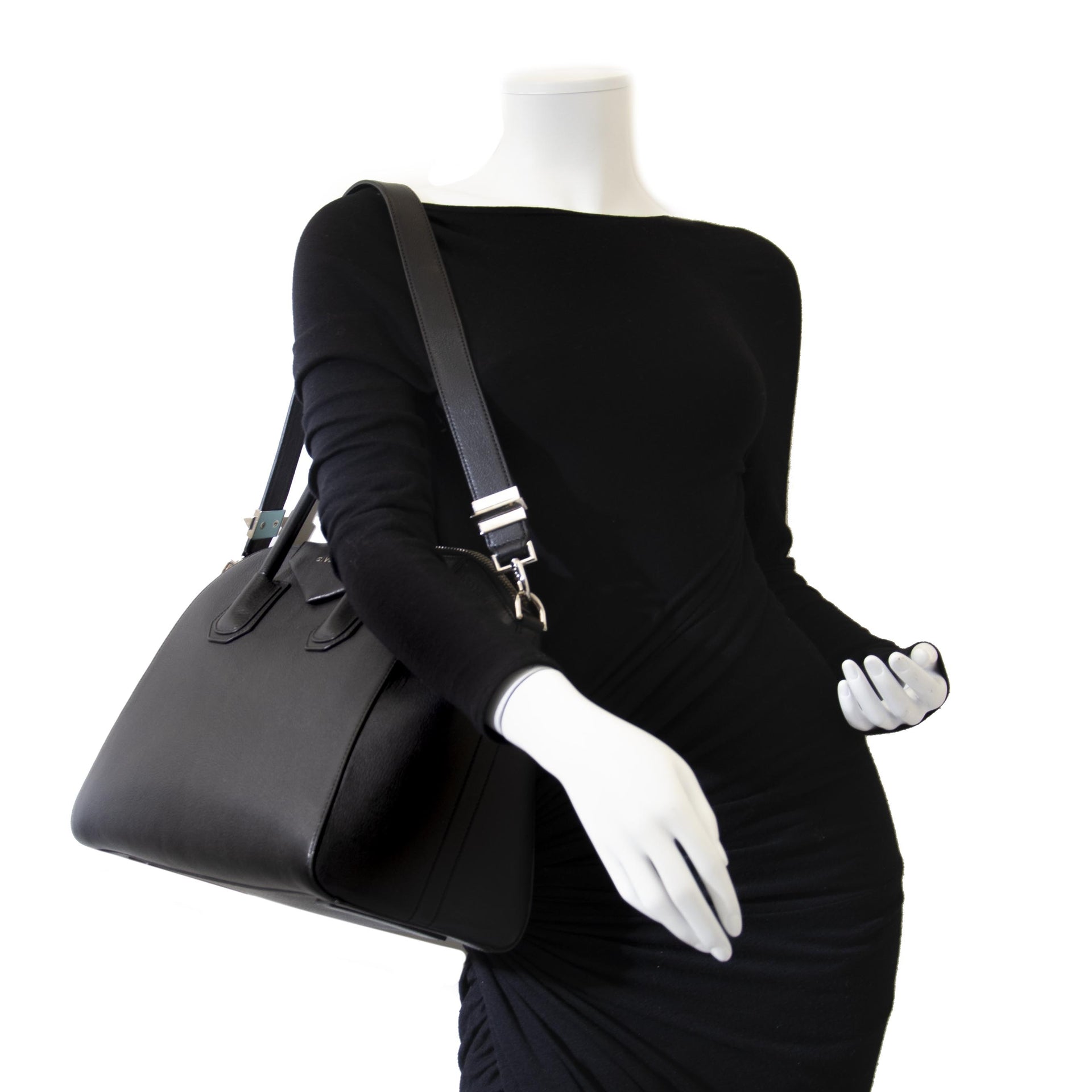 Authentieke tweedehands vintage Givenchy Antigona Medium Top Handle Bag koop online webshop LabelLOV