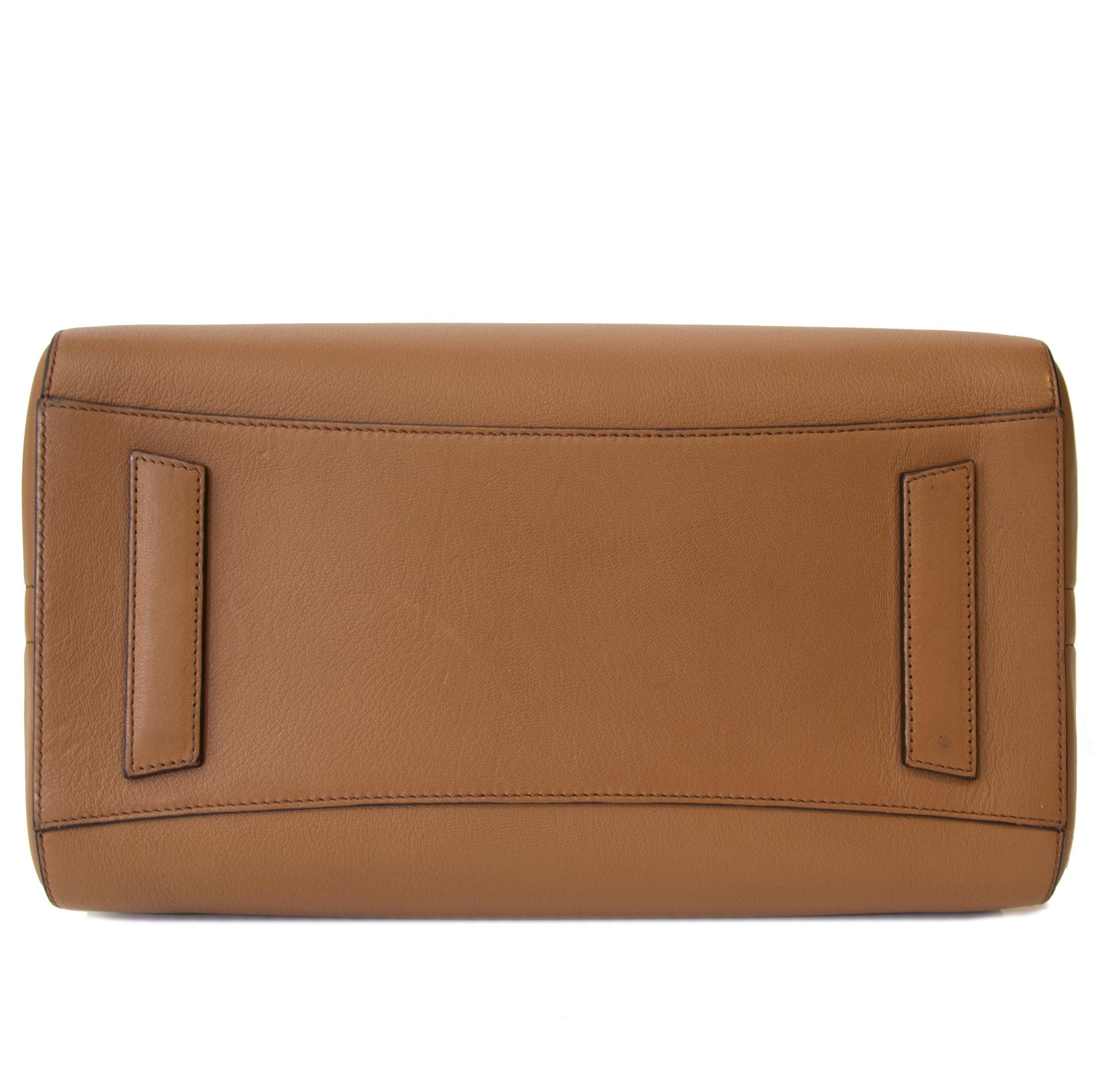 Buy authentic secondhand Givenchy Cognac Antigona at labellov at the right price.