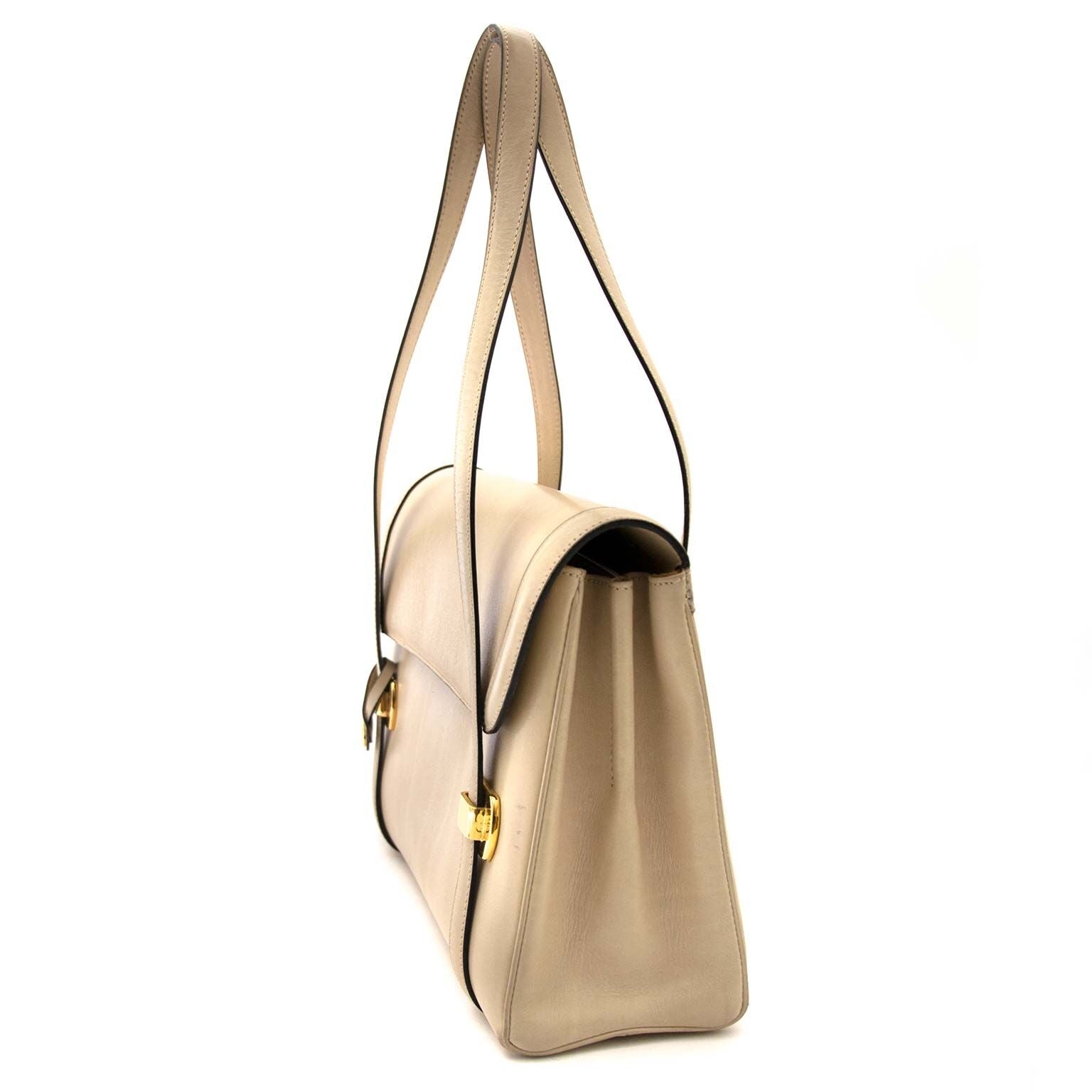 achetez secondmain Delvaux Beige Leather Handbag sur labellov