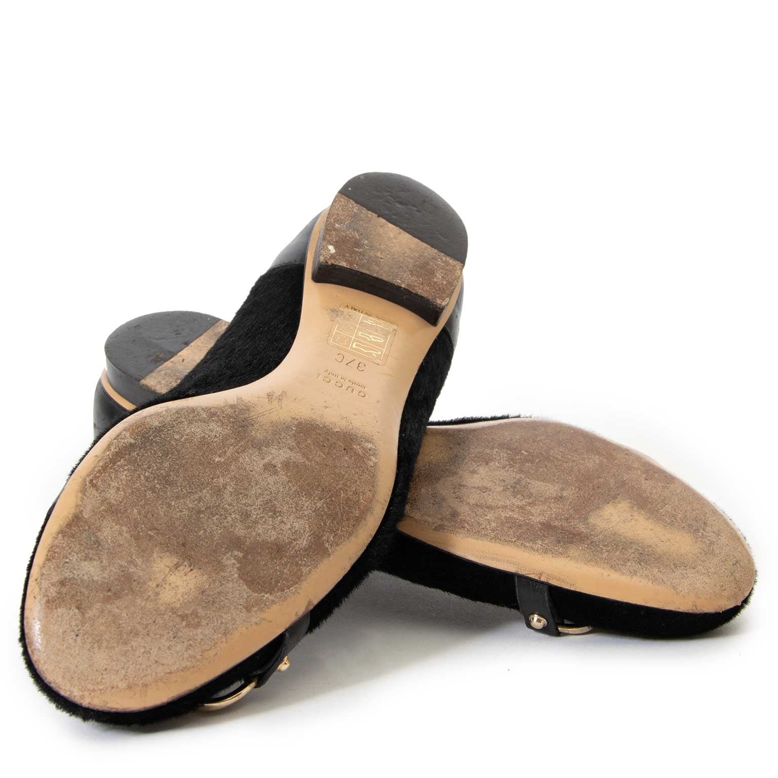 achetez Gucci Black Ponyhair Horsebit Flats - Size 37 chez labellov pour le meilleur prix