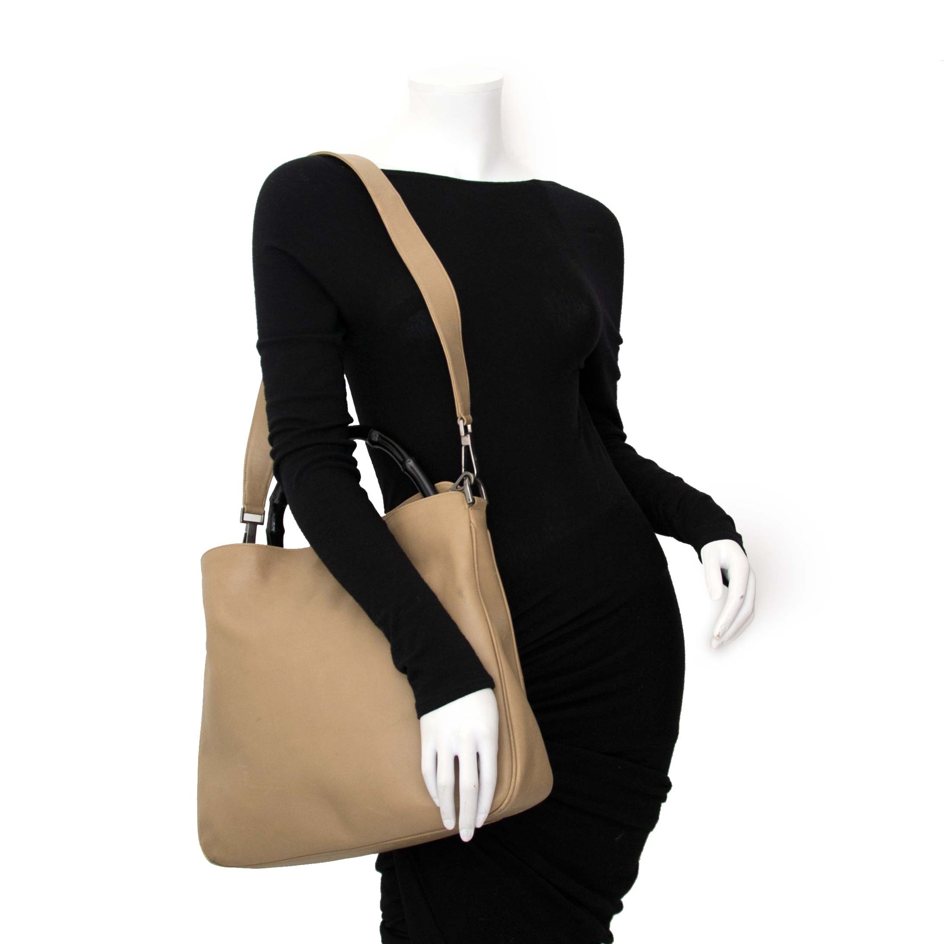 koop veilig online aan de beste prijs Gucci Taupe Bamboo Shoulder Bag