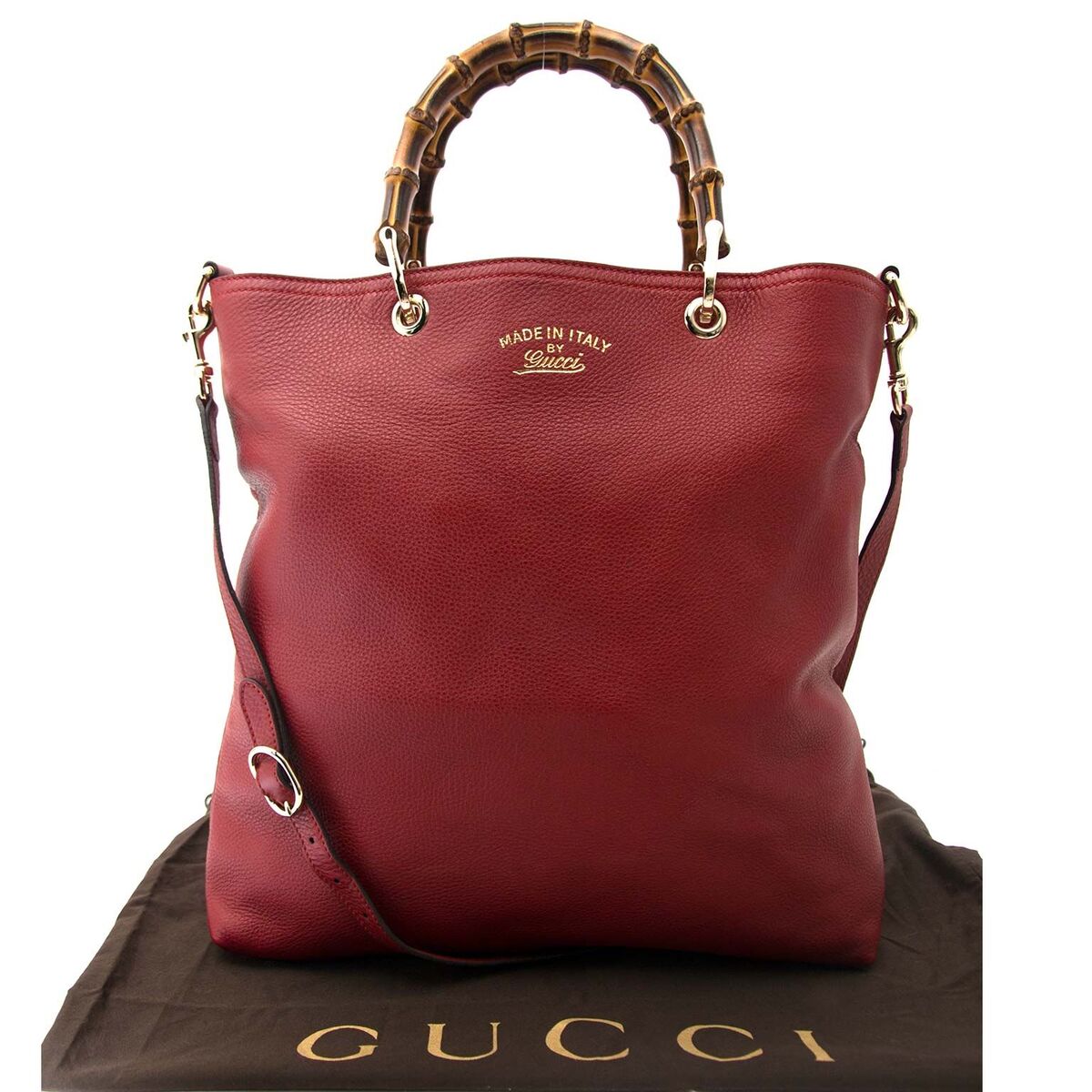 Want to buy an authentic Gucci Bamboo tote bag in red in an excellent condition? Buy your preloved designer bags at LabelLOV Belgium Antwerp.