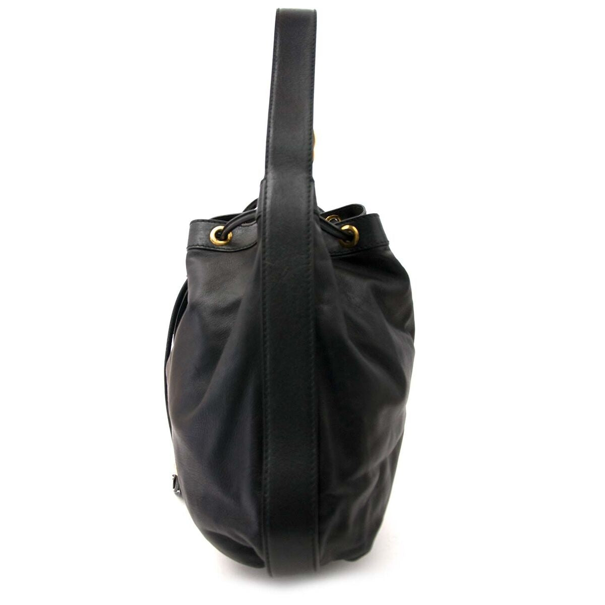 Compra una bolsa de Gucci en negro muy en moda para el precio correcto en LabelLOV.