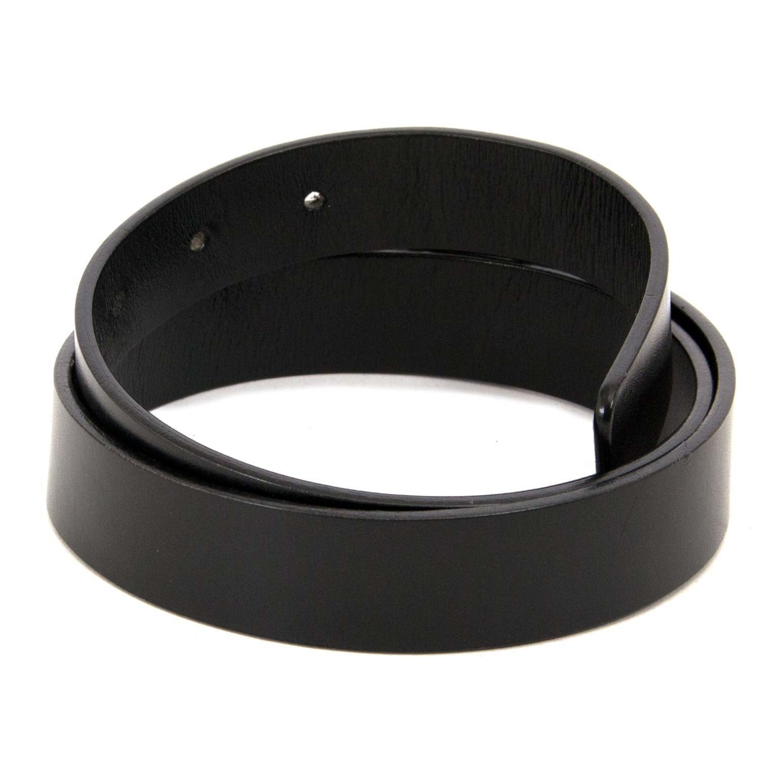 Buy safe online second hand Gucci G Black Leather Belt at labellov vintage webshop