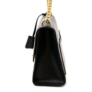 op zoek naar een Gucci zwarte Padlock Medium Signature schouder tas? Koop hem nu bij labellov.com tegen de beste prijs
