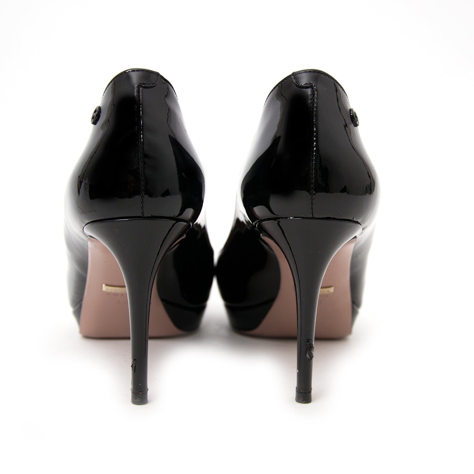 Koop en verkoop uw designer handtassen en accessoires tegen de beste prijs bij labellov.com