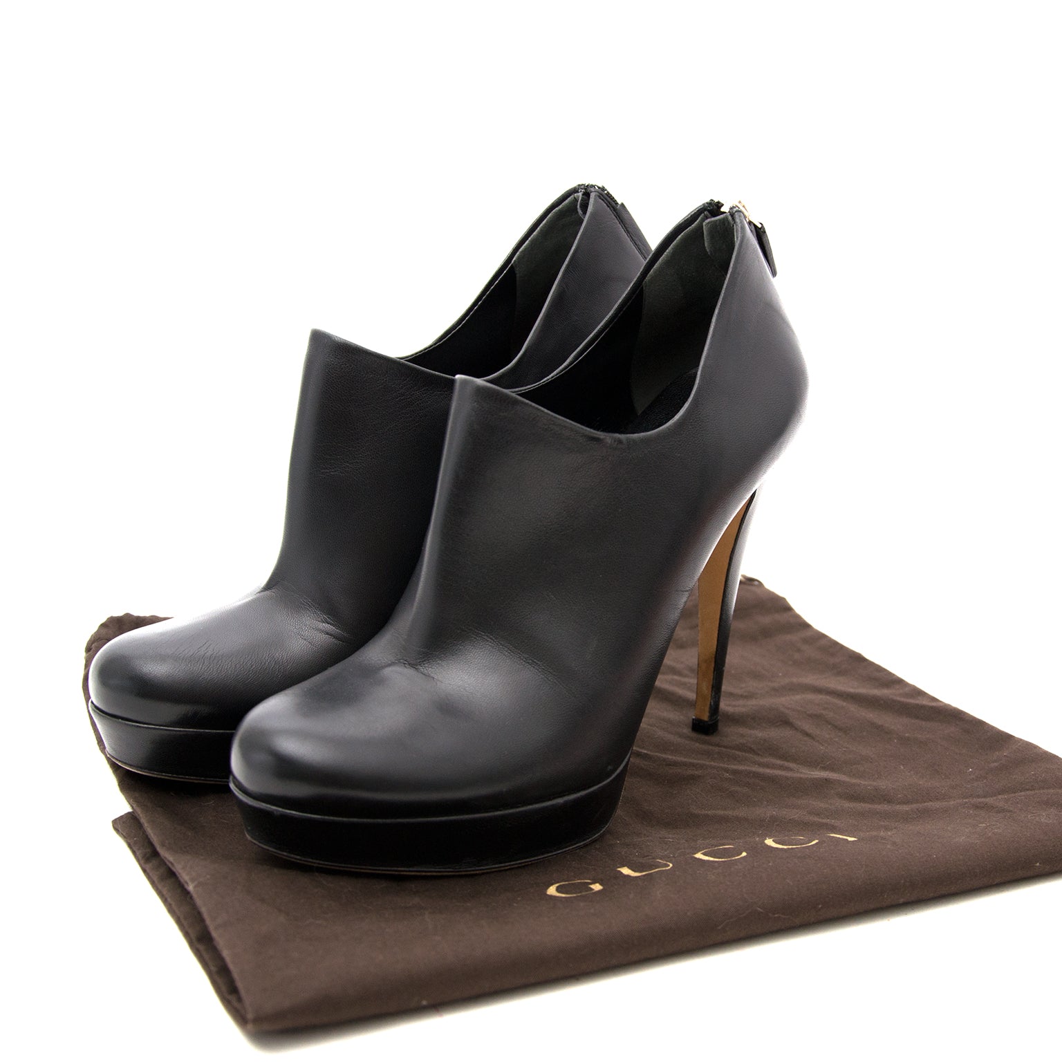 Op zoek naar Gucci Black Leather Booties? Labellov in Antwerpen verkoopt online.