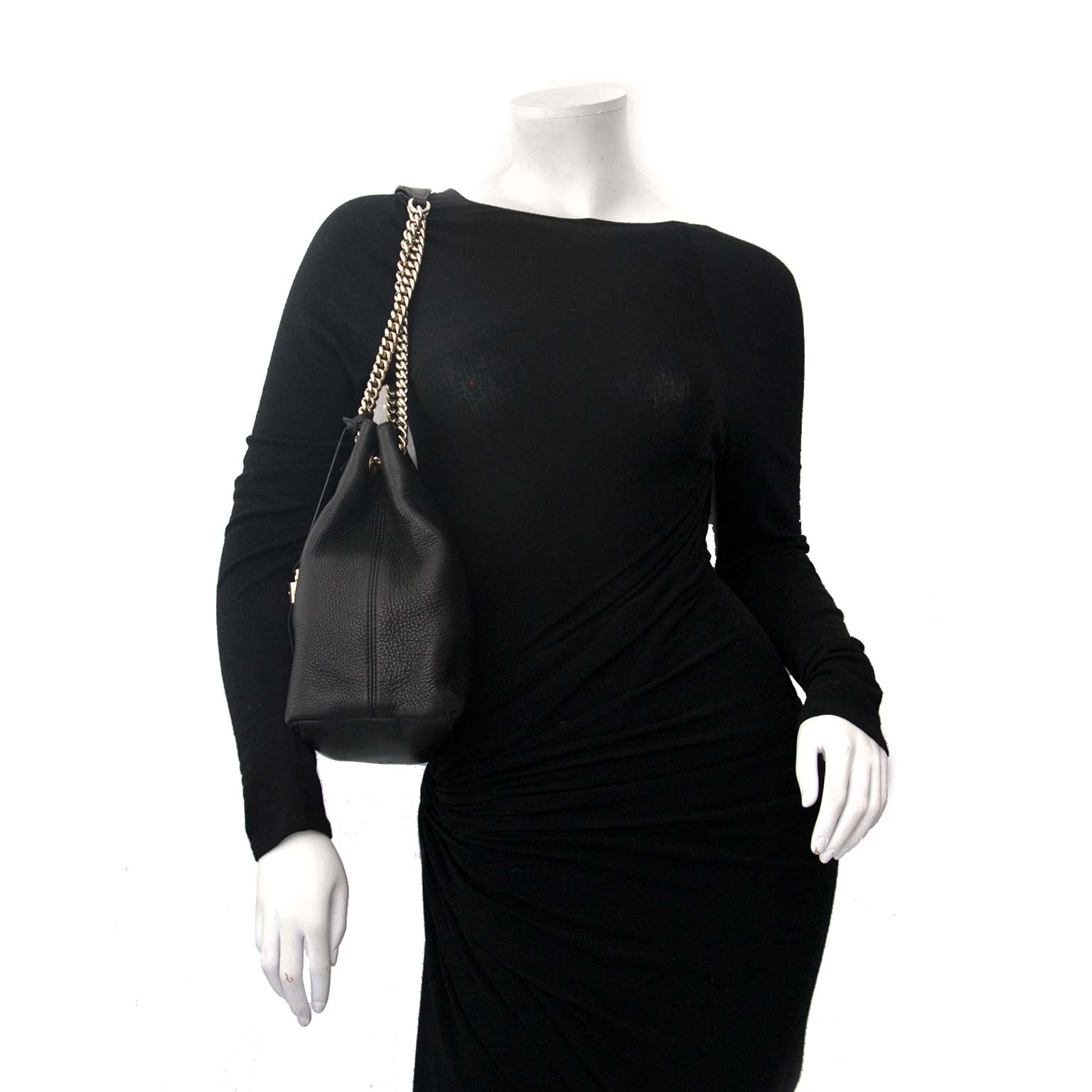 Koop tweedehands authentieke Gucci schoudertas bij Labellov, vintage online webshop.