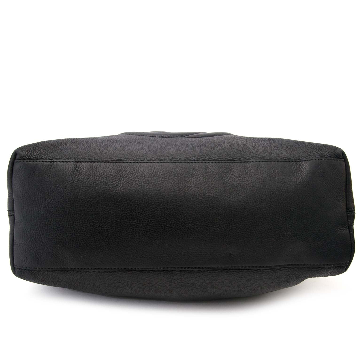 Buy secondhand designer bags for less at labellov in Antwerp.