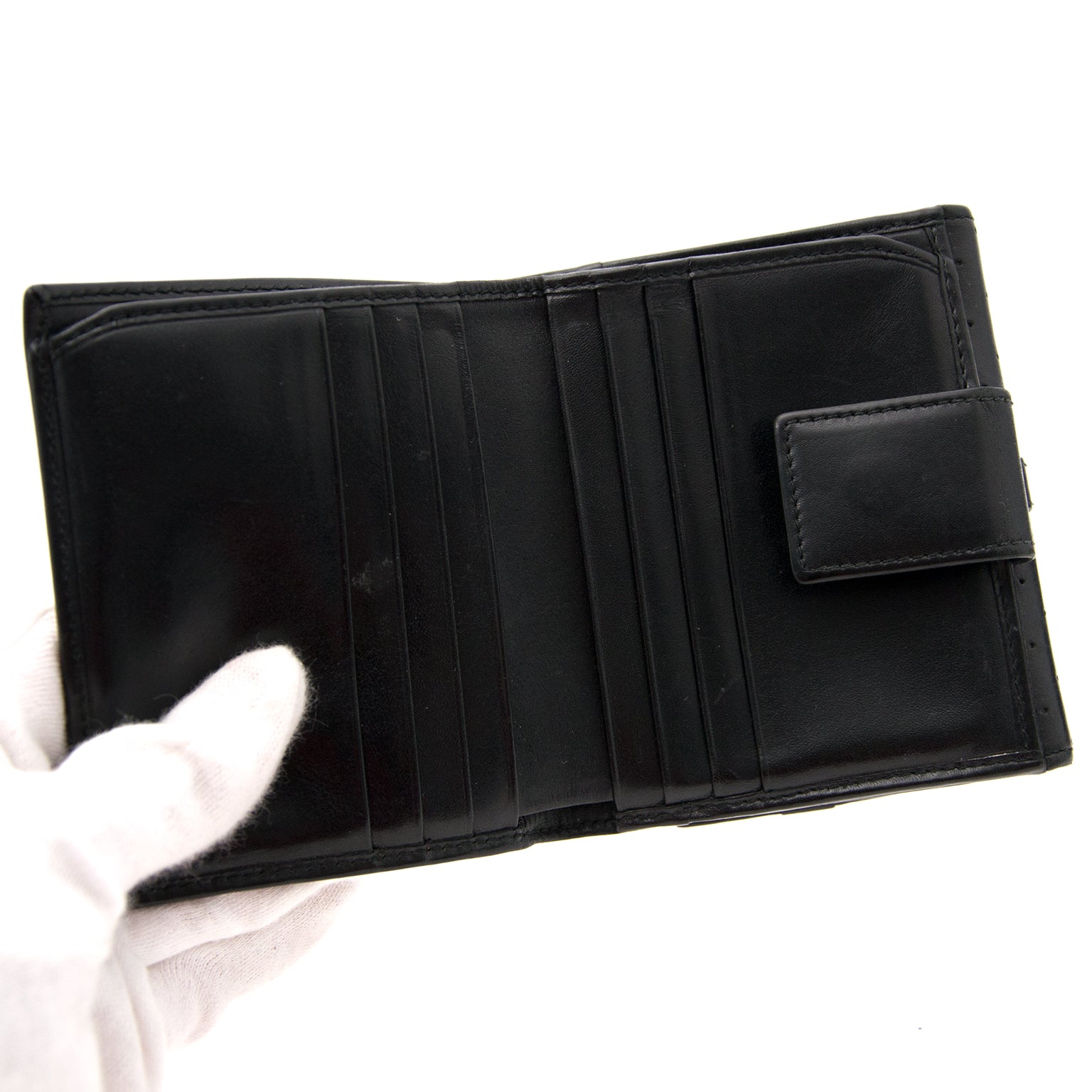 Schwarze Gucci Portefeuille aus Leder heute online auf labellov.com gegen den besten Preis.