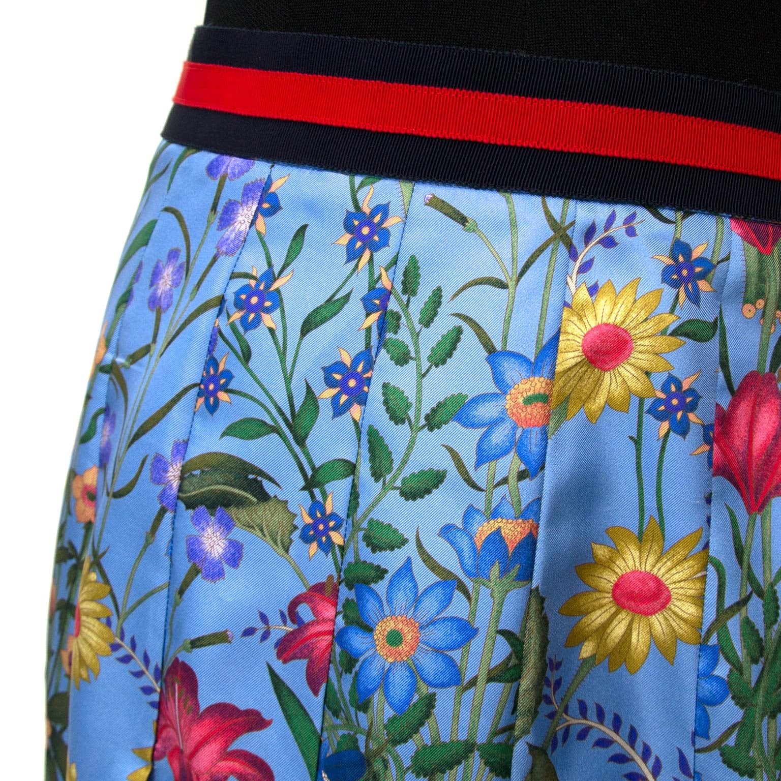 Gucci Blue Flora Skirt - Size EU 36 'Buy authentic secondhand Gucci skirts at the right price at LabelLOV, safe and secure online shopping. Koop authentieke tweedehands Gucci rokken aan de juiste prijs bij LabelLOV.'