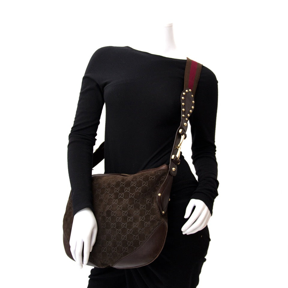 Vintage Gucci GG Monogram Shoulder Bag for the best price at Labellov webshop. Safe and secure online shopping with 100% authenticity. Vintage Gucci GG Monogram sac à epaule pour le meilleur prix.