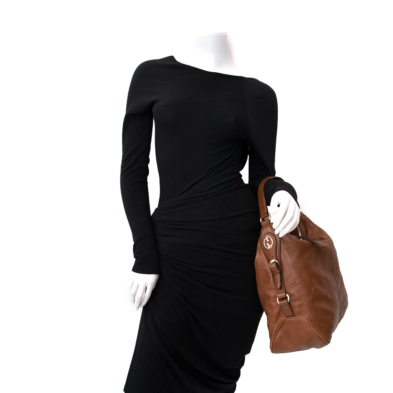 We buy and sell your secondhand designer handbag.