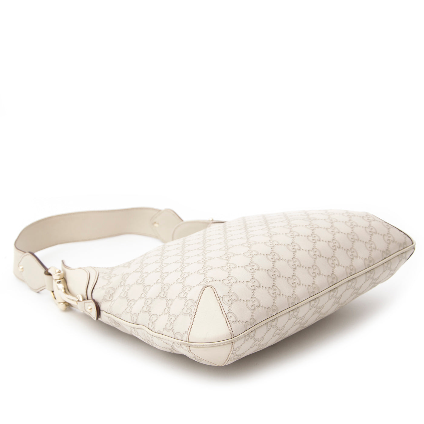 Buy authentic Gucci bag at the right price at LabelLOV vintage webshop. Luxe, vintage, fashion. Safe and secure online shopping. Antwerp, Belgium.