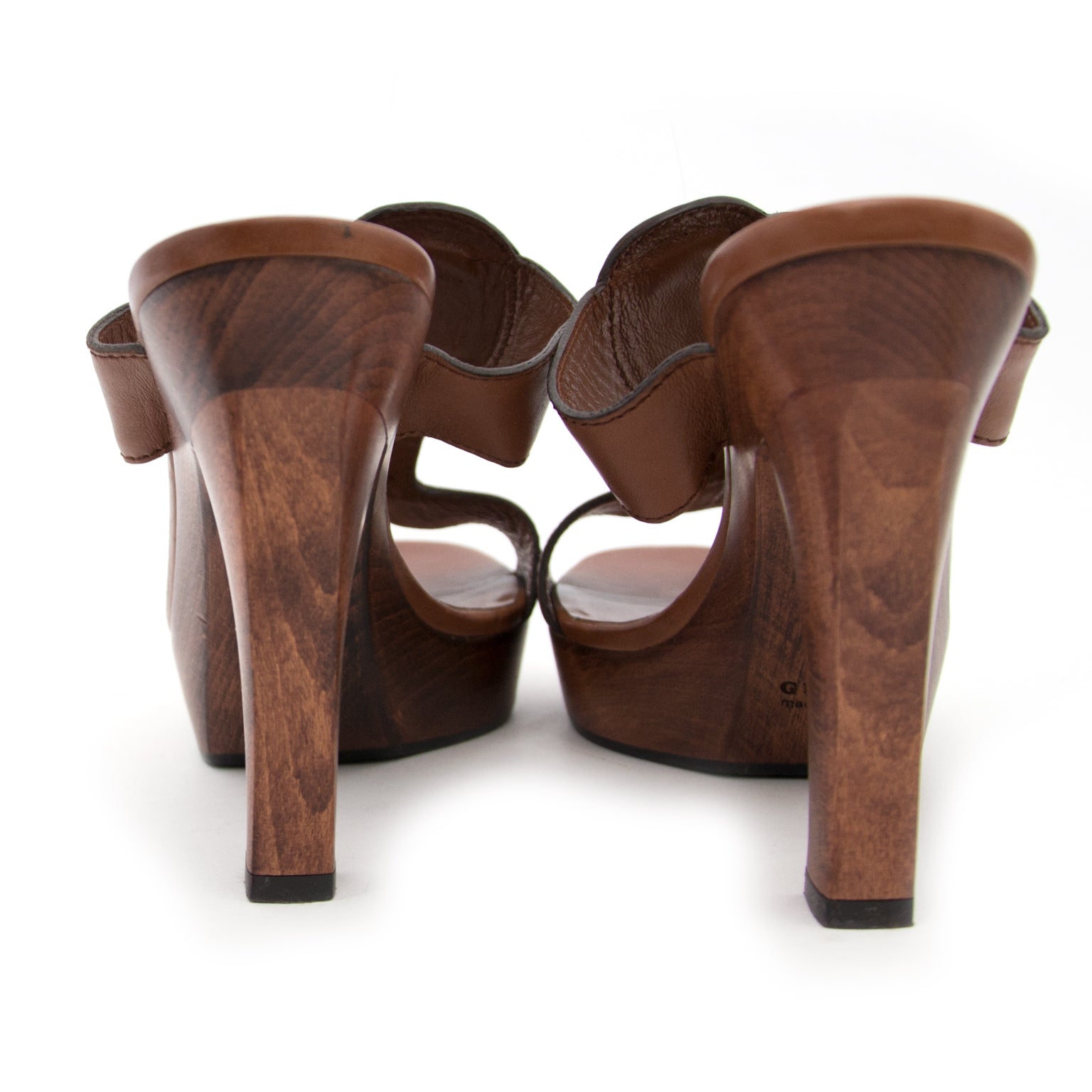 Buy secondhand Gucci Brown Wood Heels size 39,5 at Labellov.