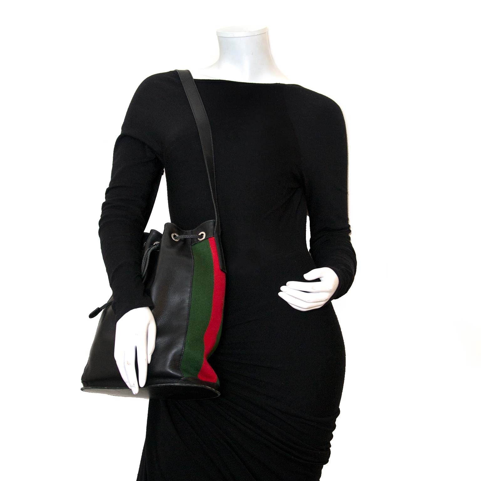 koop veilig online tegen de beste prijs Gucci Black Vintage Web Bucket Bag
