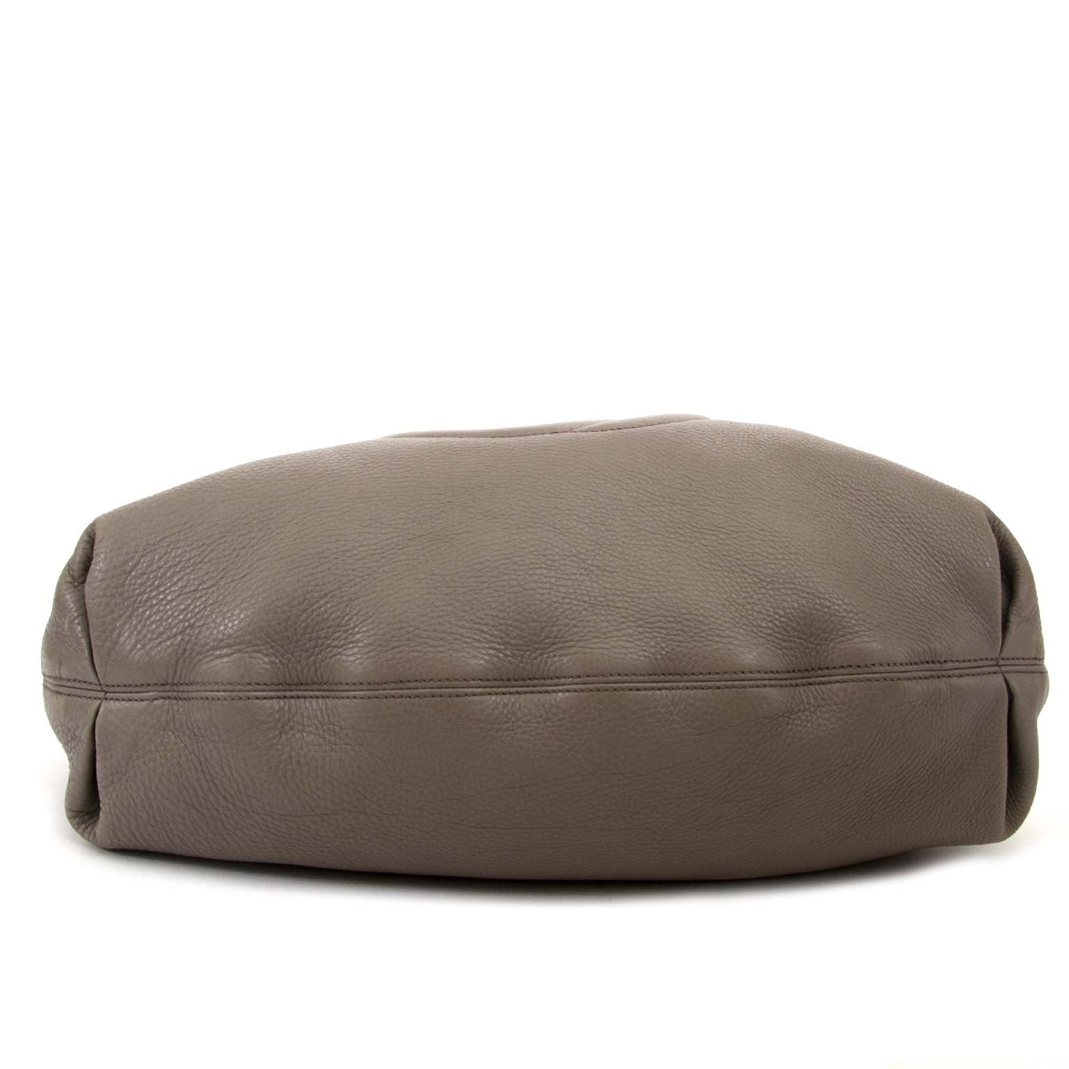 gucci pebbled grey soho hobo bag now for sale at labellov vintage fashion webshop belgium